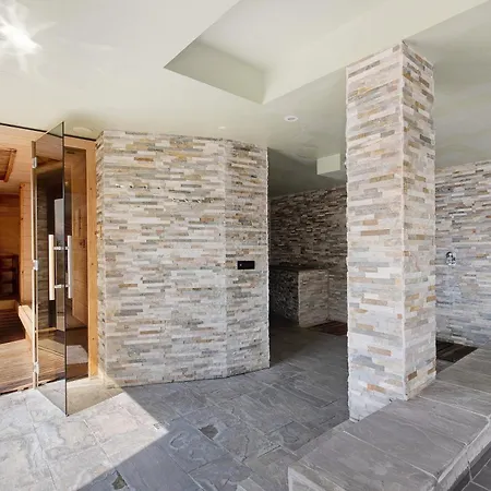 Relax And Happiness Private Jacuzzi Перледо